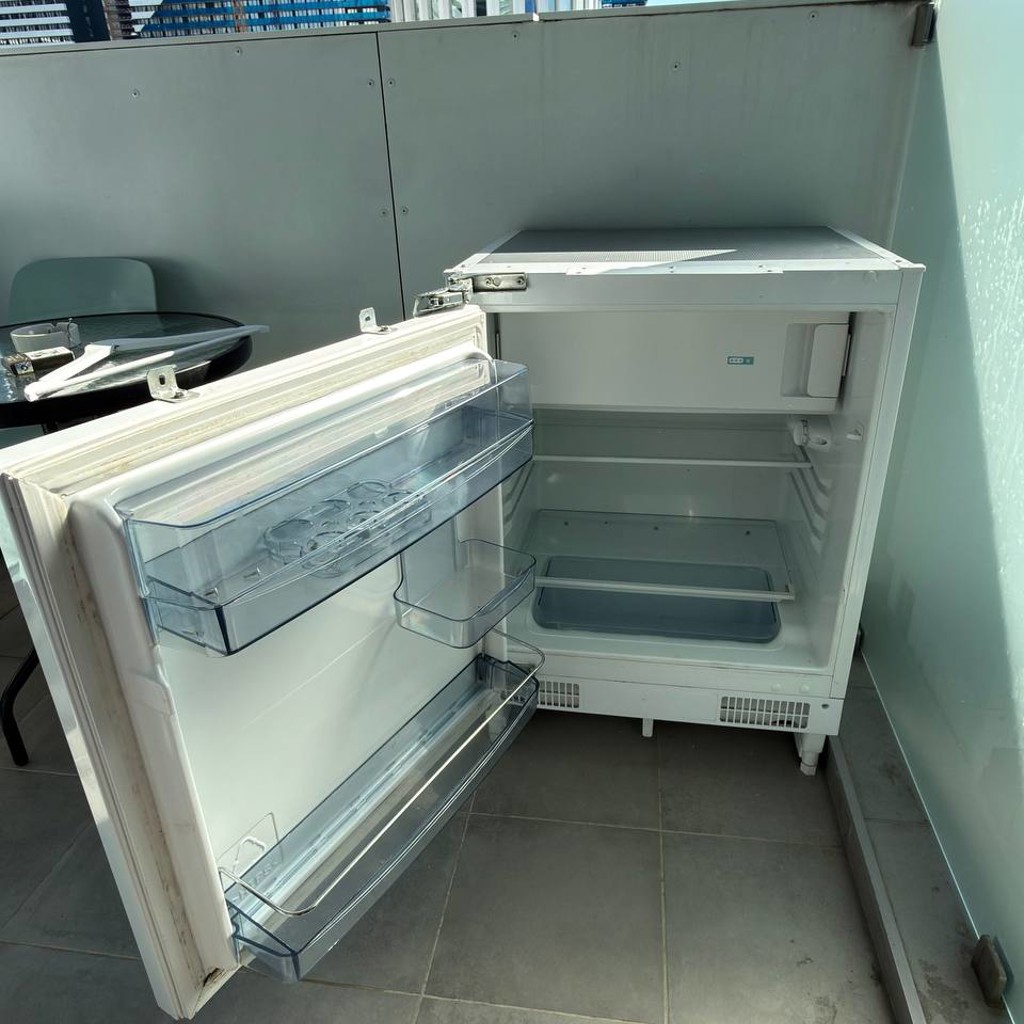Мини-встраиваемый холодильник Hisense RS-15DRQ