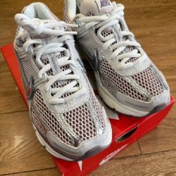 Кроссовки женские Nike Zoom Vomero 5 - фото 3