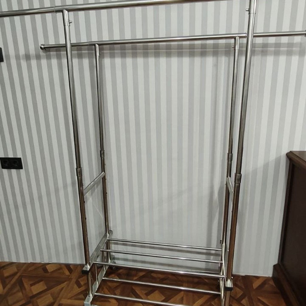 Многоуровневая стойка для одежды