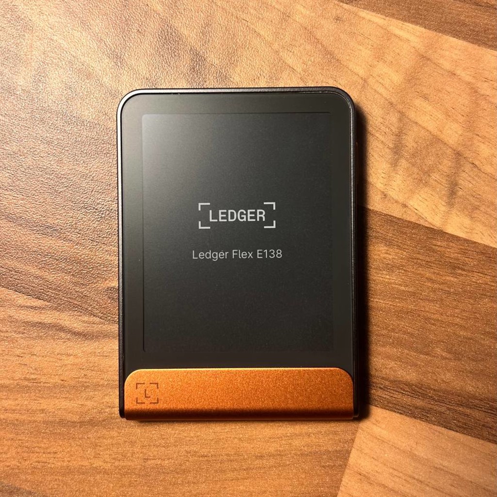 Крипто кошелек Ledger Flex