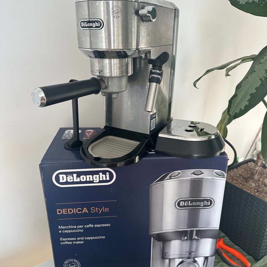 Кофемашина DeLonghi Dedica Style