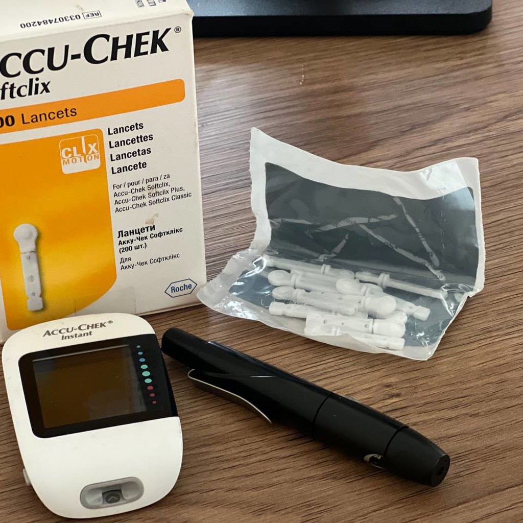 Глюкометр Accu-Chek Instant