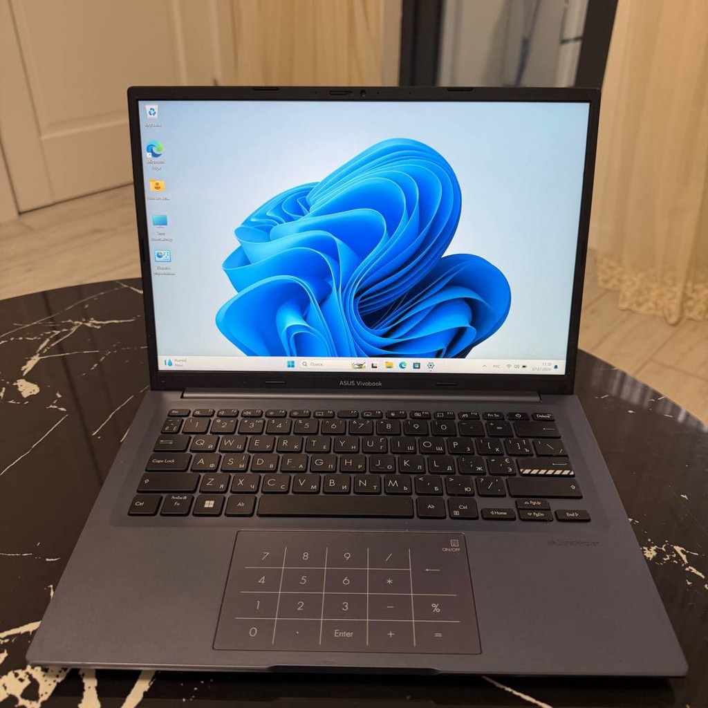 ASUS VivoBook M1403Q