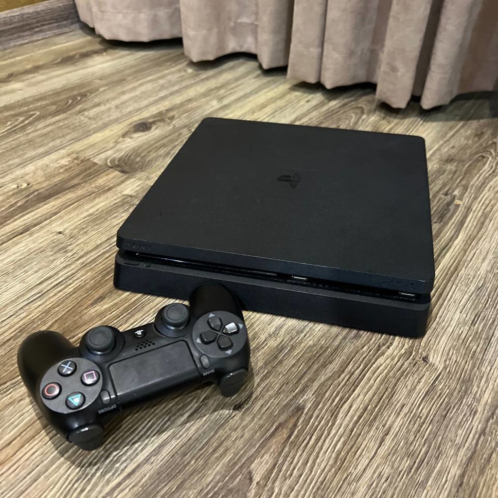 Sony PlayStation 4