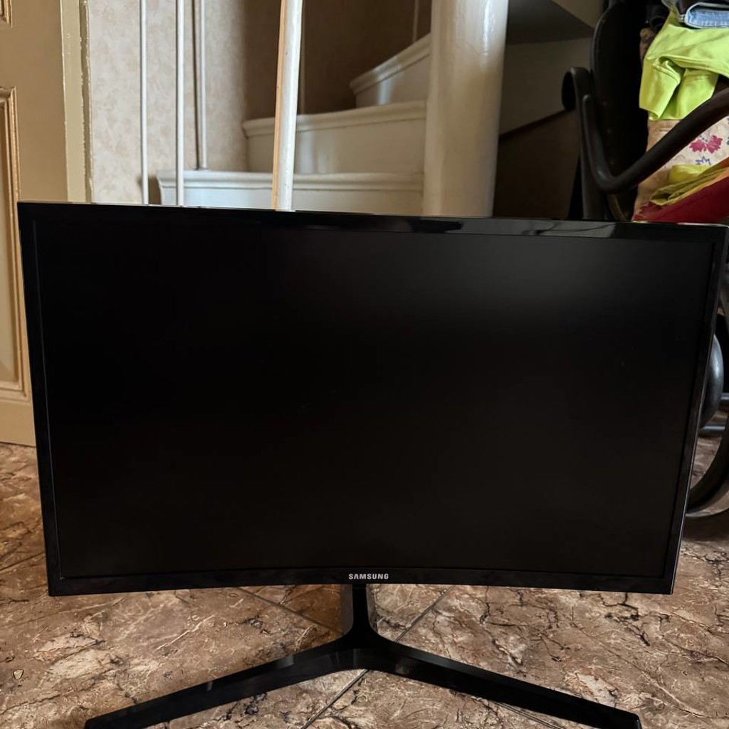 Игровой изогнутый монитор Samsung