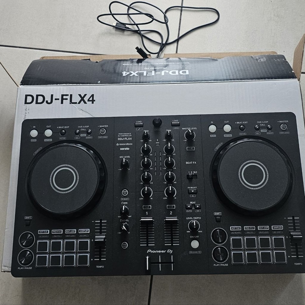 DJ-контроллер Pioneer DDJ-FLX4