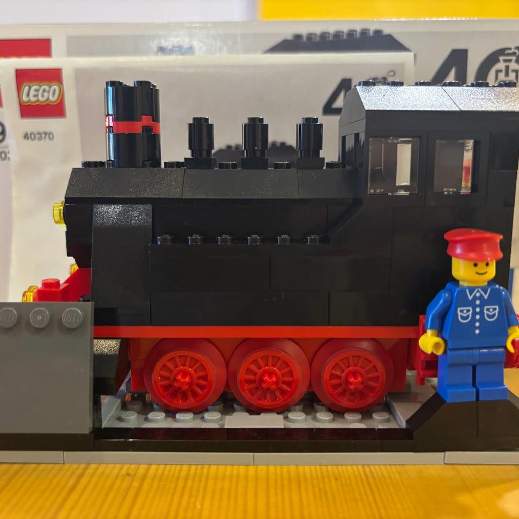 LEGO 40370 юбилейный полочный набор