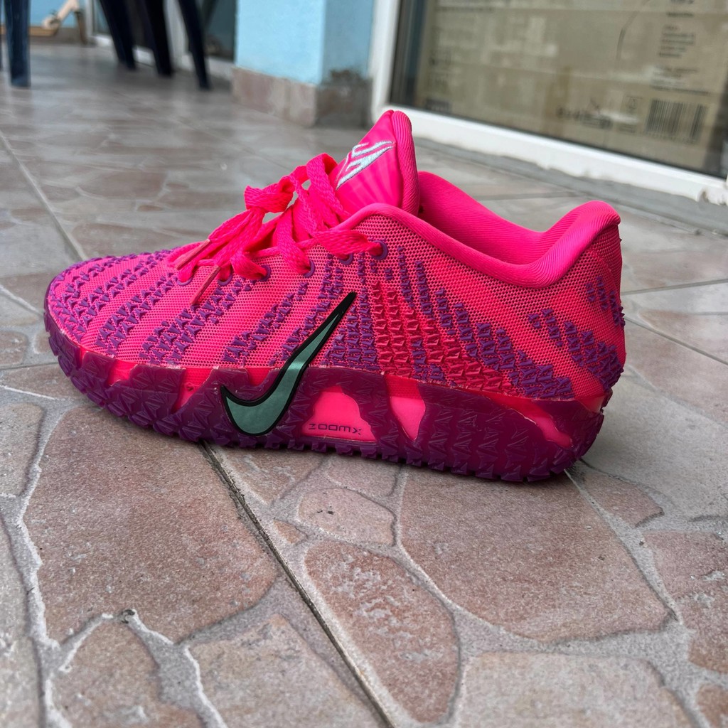 Nike Twelve