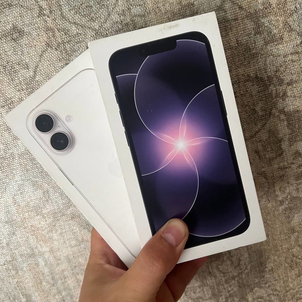 IPhone 17 White