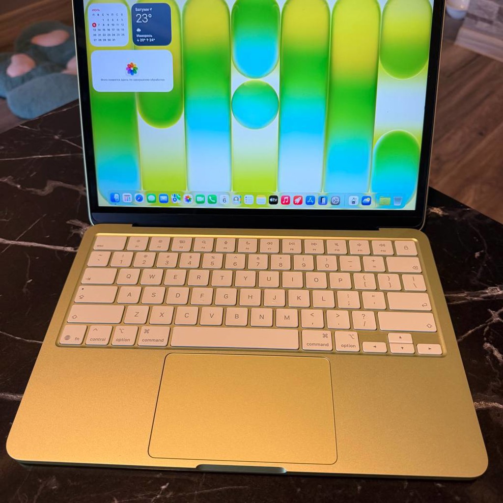 MacBook Neo Yellow
