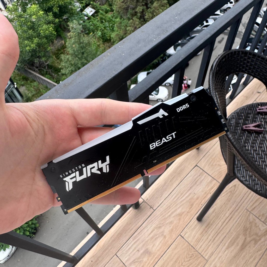 Плашка Kingston Fury Beast RGB