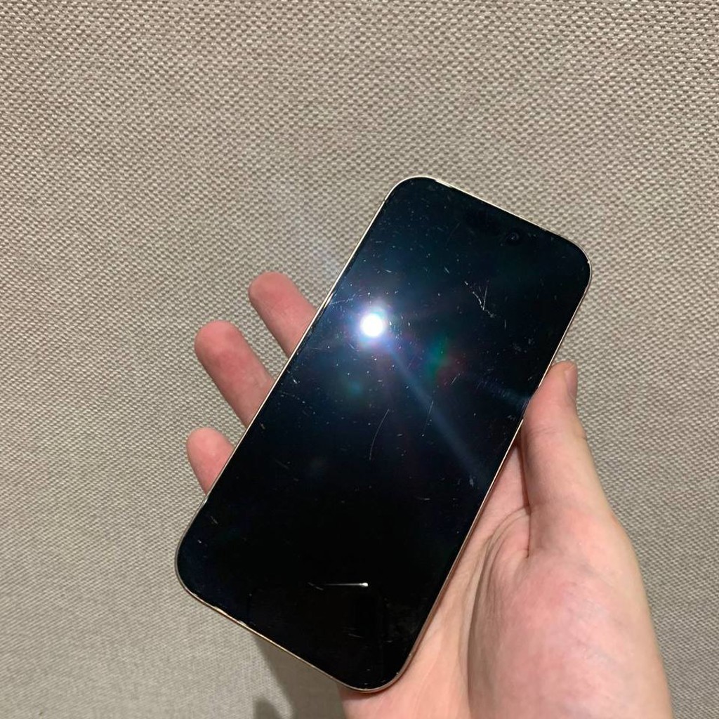 IPhone 16 Pro Gold