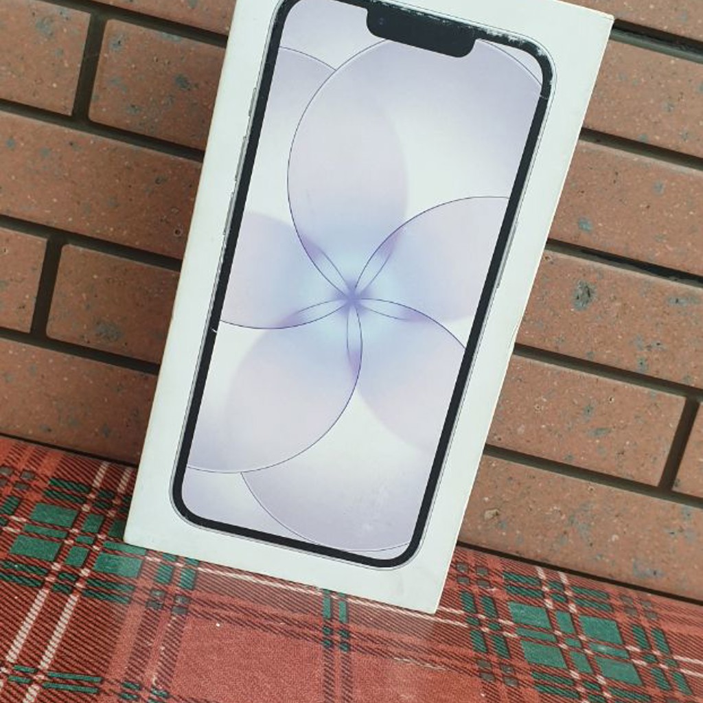 IPhone 17 e white