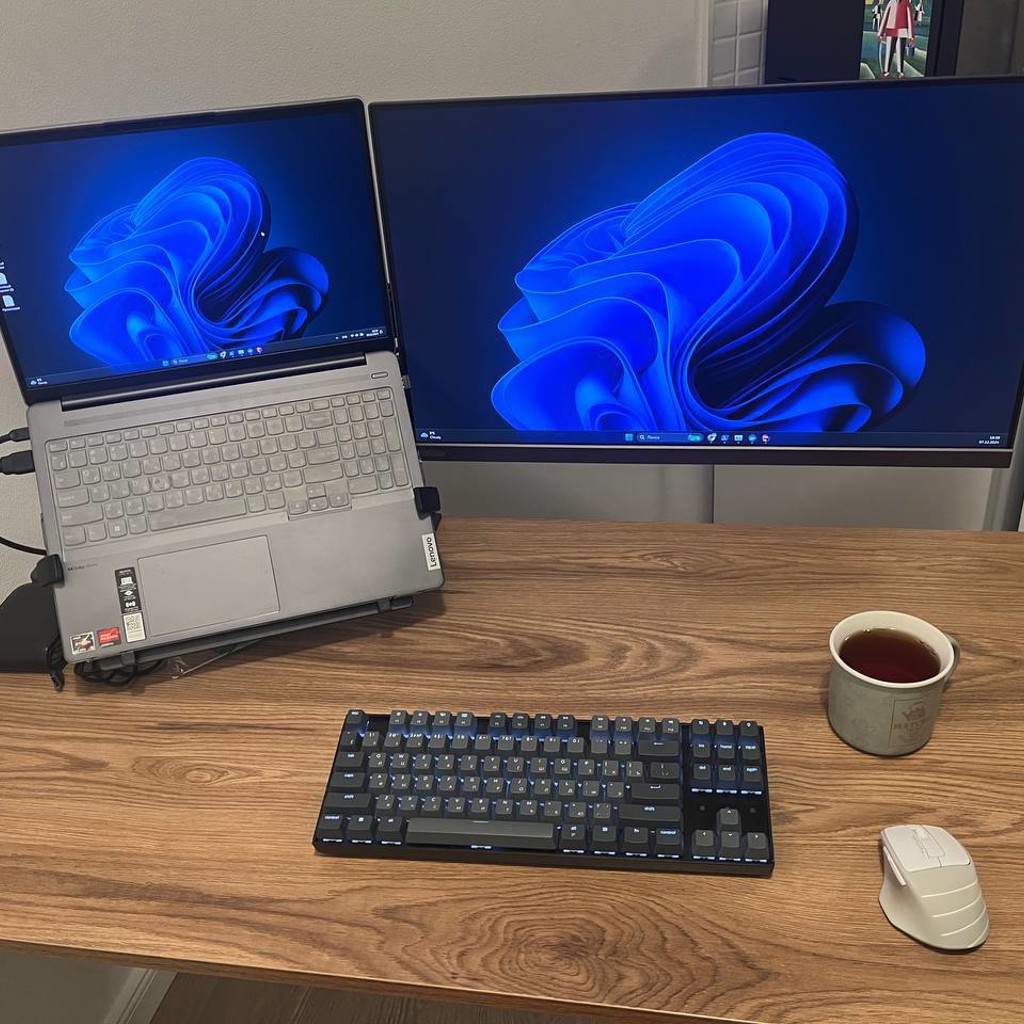 Монитор Lenovo