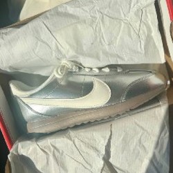 Кроссовки Nike черно-белые - фото 2