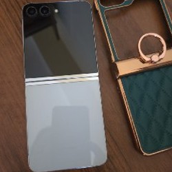 Samsung Galaxy Z Flip 5 - фото 4