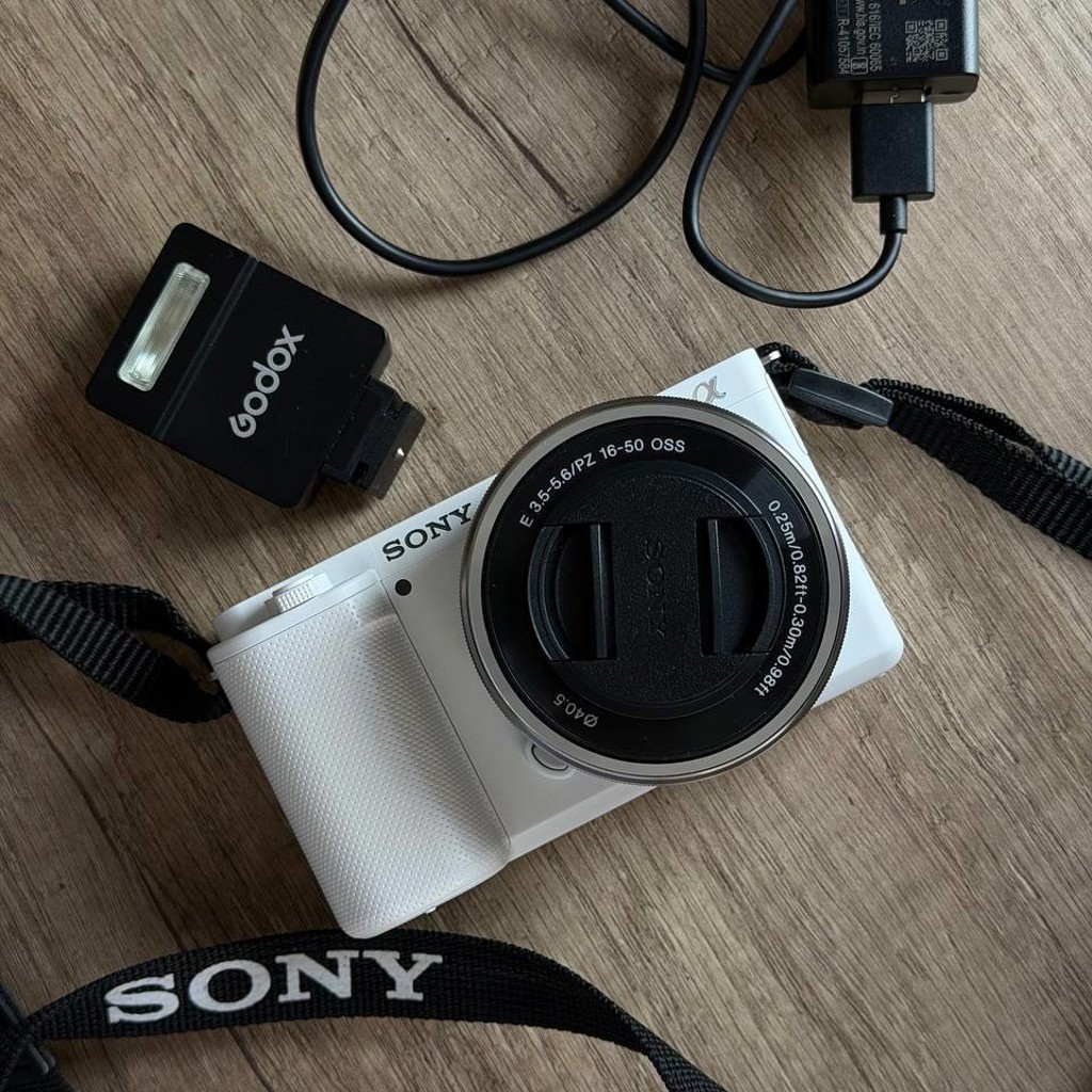 Камера Sony ZV-E10 Kit