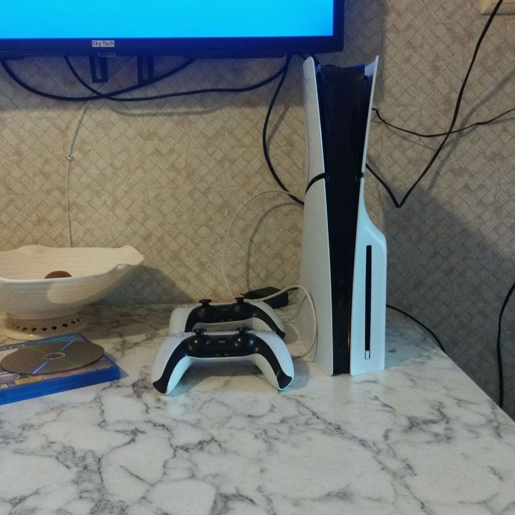 Игровая консоль