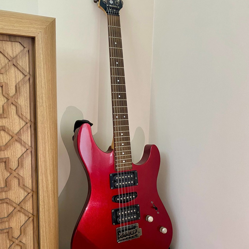 Электрогитара YAMAHA RGX 121Z