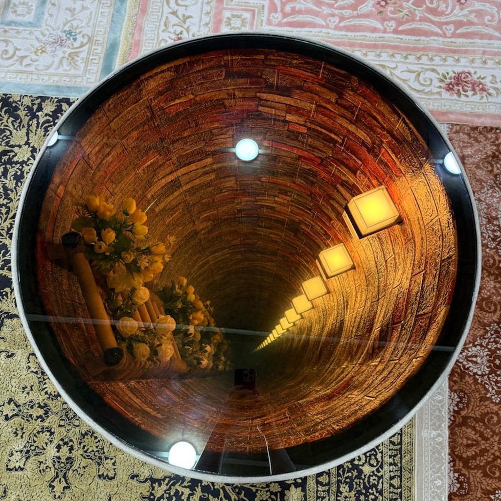 Дизайнерский стол с 3D эффектом