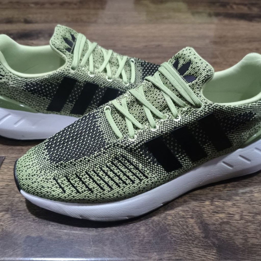 Кроссовки Adidas Swift Run 22
