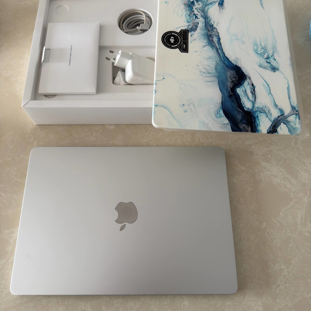 MacBook Air M3 15”