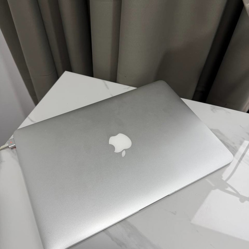 MacBook Air (13-inch, 2017)