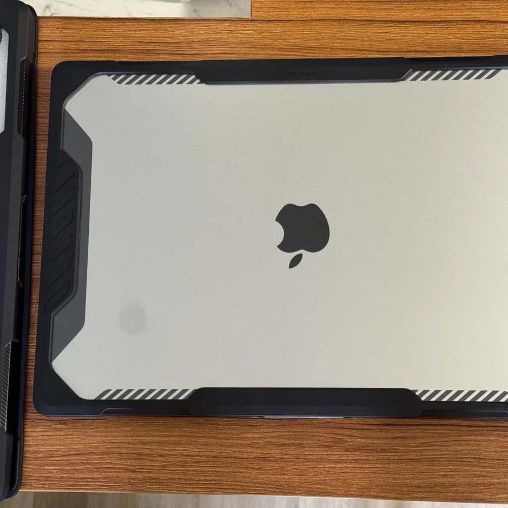 Чехол для MacBook Pro 16