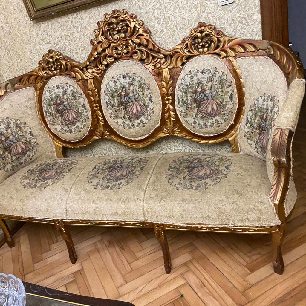Комплект мебели в классическом стиле
