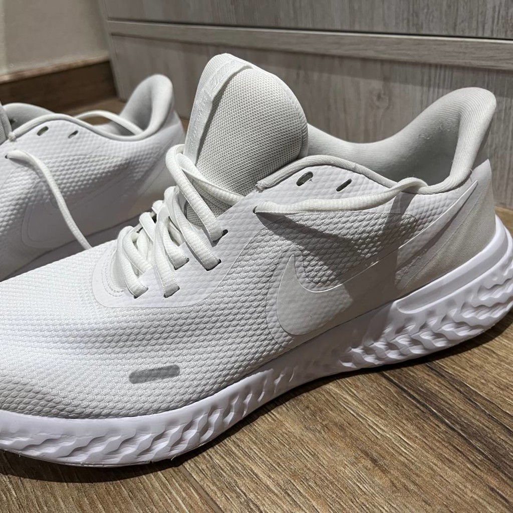 Nike Revolution 5