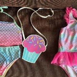 Детские купальники, сумочка и кепка - фото 2