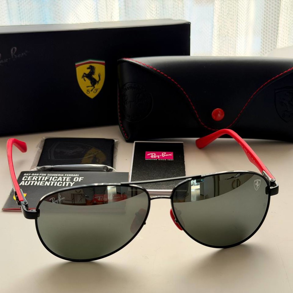 Солнцезащитные очки Ray Ban