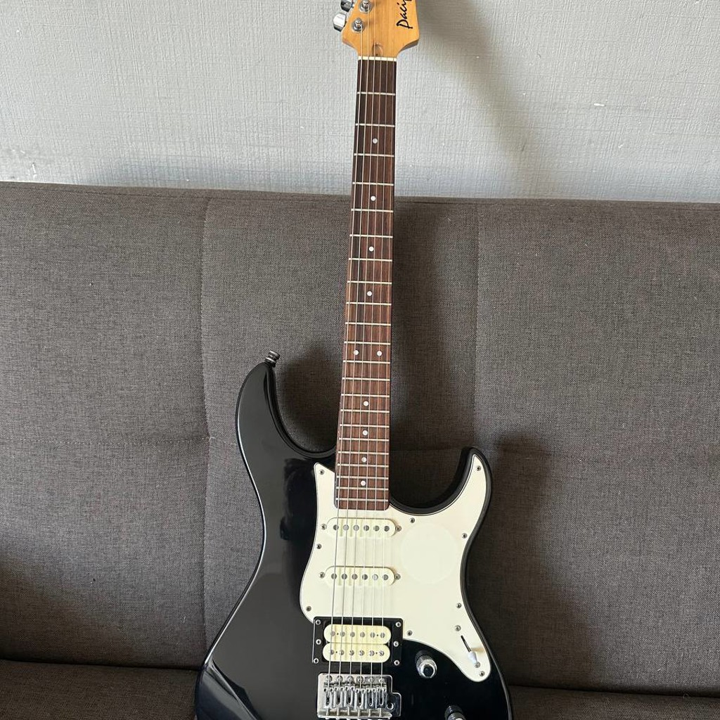 Электрогитара Yamaha Pacifica 112J