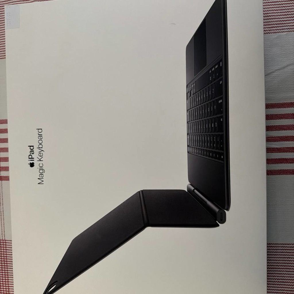 Magic Keyboard для iPad Air 13″