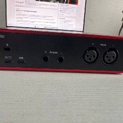 Аудиоинтерфейс Focusrite Scarlett 2i2 (4th Gen) - фото 3