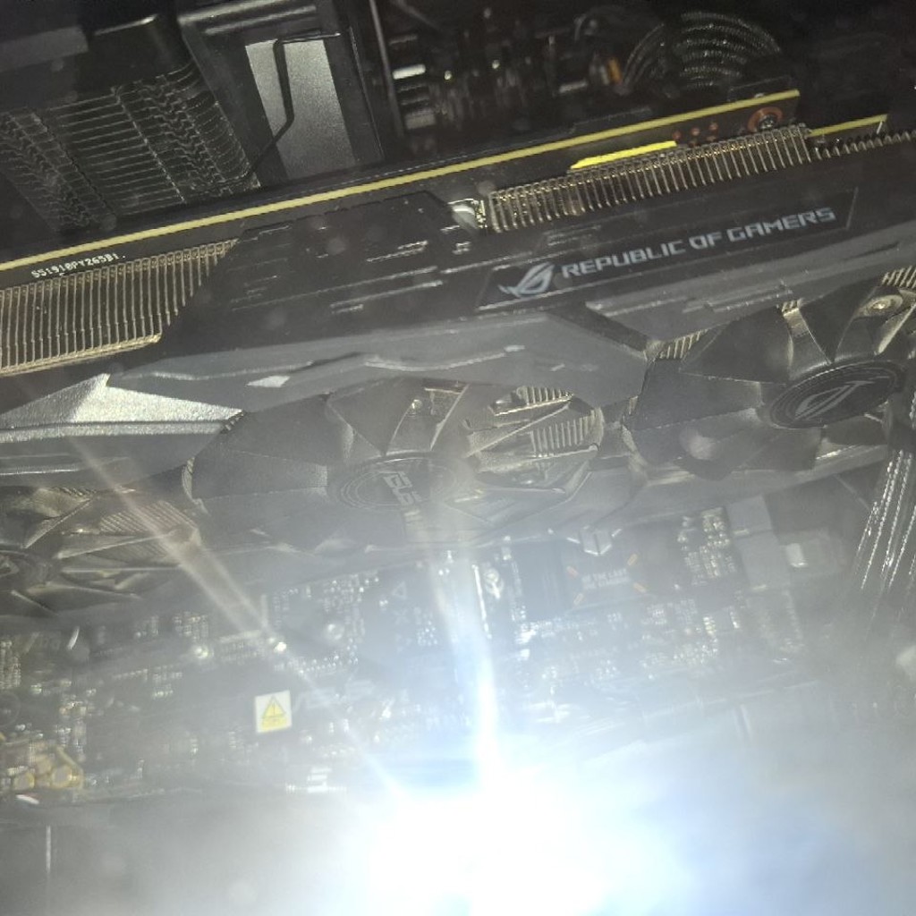 Видеокарта GTX 1070 Strix