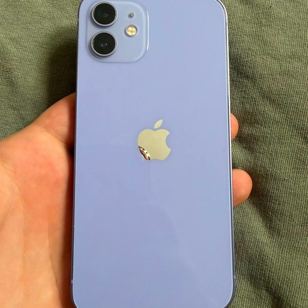 Телефон iPhone 12