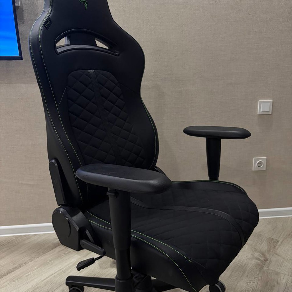 Игровое/офисное кресло Razer Enki X