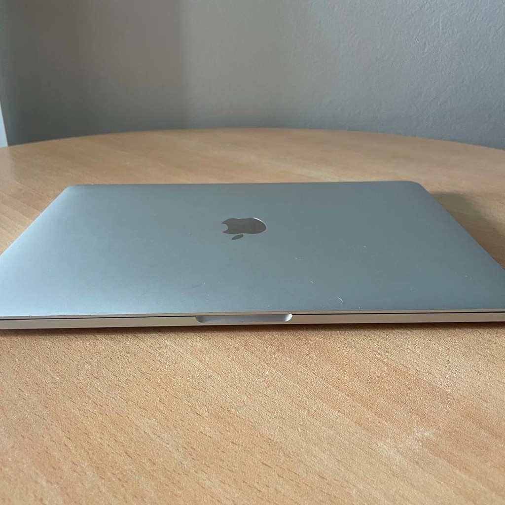 MacBook Pro 2017 Silver