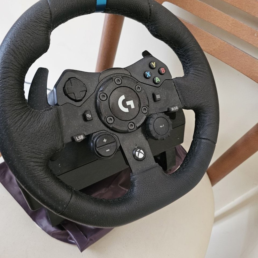 Игровой руль Logitech G923