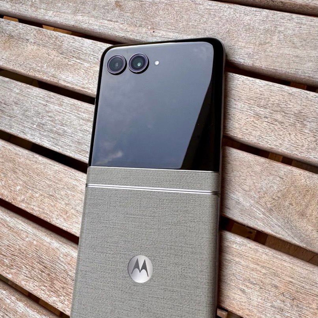 Смартфон Motorola RAZR 70 5G