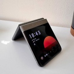 Смартфон Motorola RAZR 70 5G - фото 2