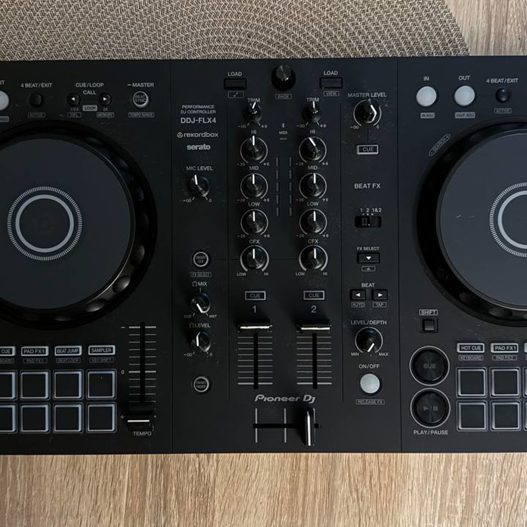 Контроллер Pioneer DDJ-FLX4
