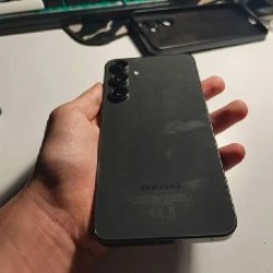Samsung S24 FE - фото 1