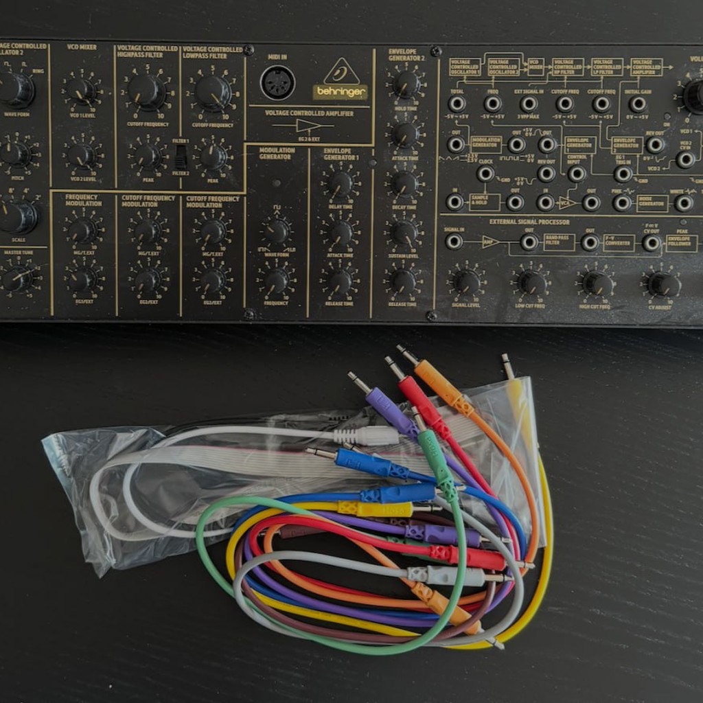 Синт Behringer K-2