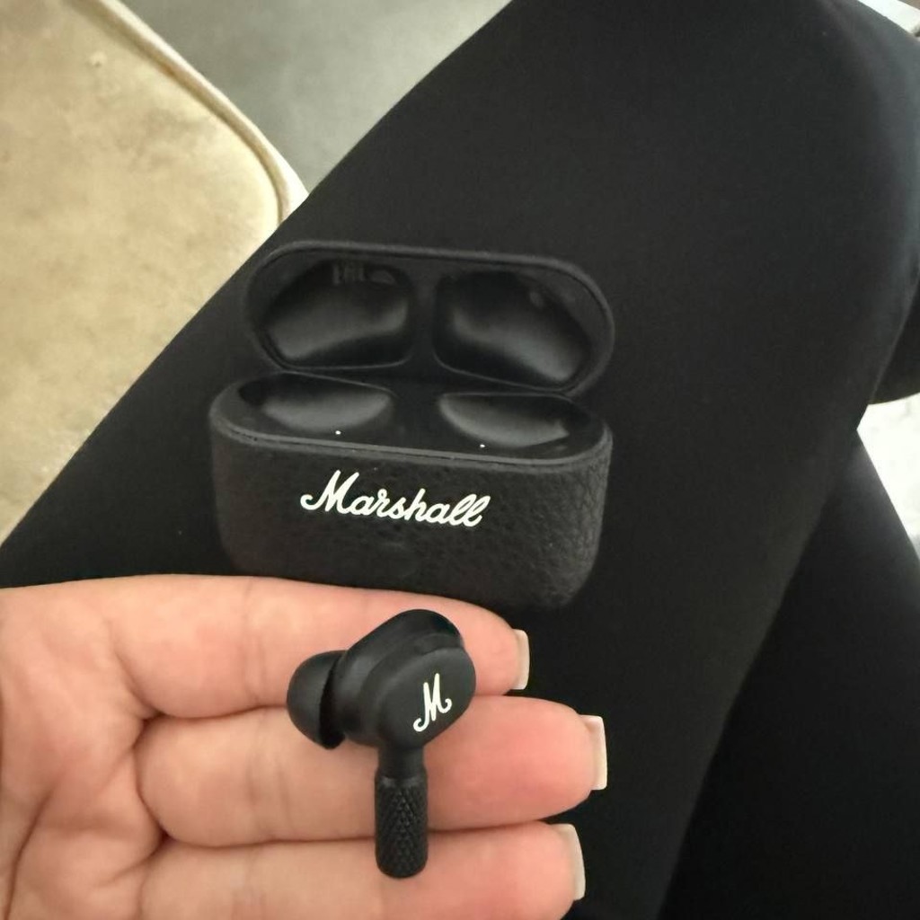 Правый наушник Marshall