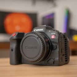 Камера Canon EOS R5 C - фото 2