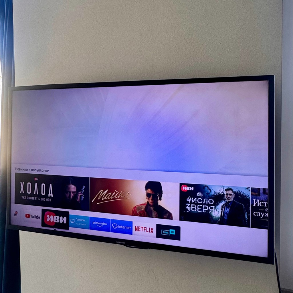 Телевизор Samsung 43' Smart TV