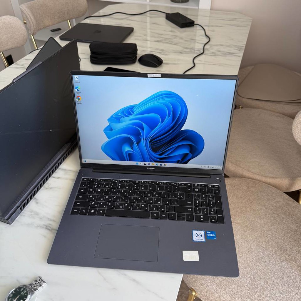 Huawei matebook D16
