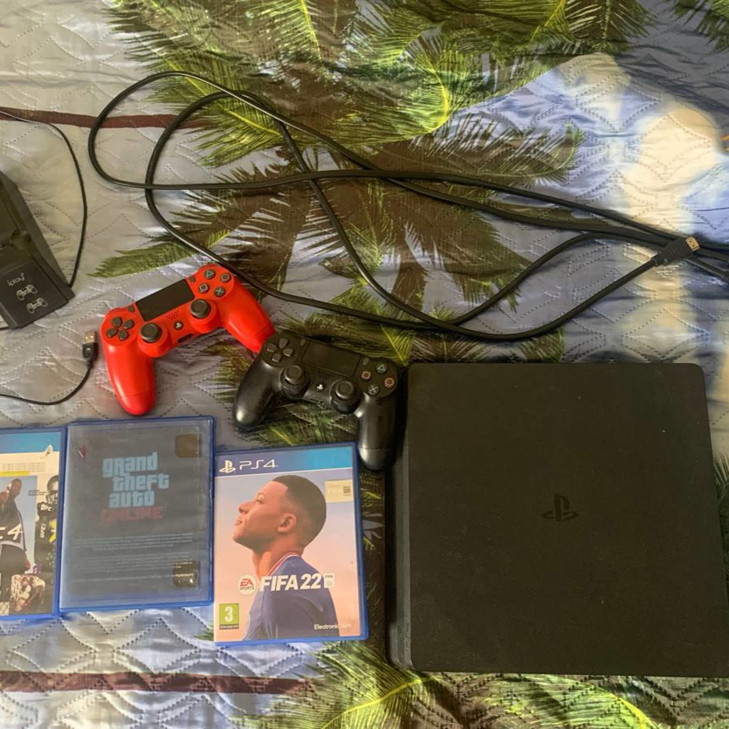 Игровая приставка PlayStation 4